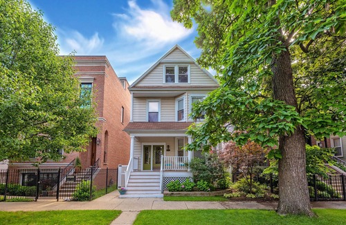 Roscoe Village Apartment | Roscoe Village Inn -Guesthouse - Walk to Chicago's Wrigley Field