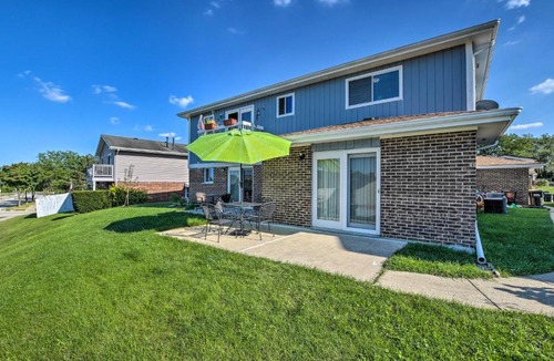 Roselle Apartment | Roselle Apt half Mi to Metra Ride to Chicago!