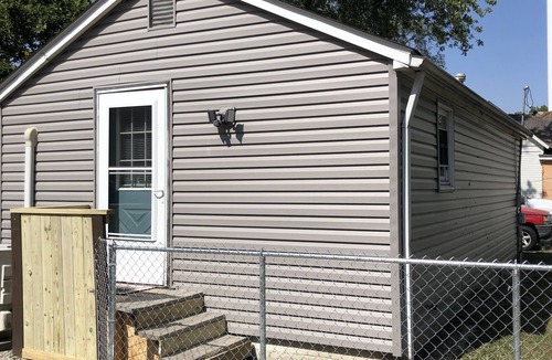Litchfield House | Route 66 house; Litchfield IL; Pets welcome