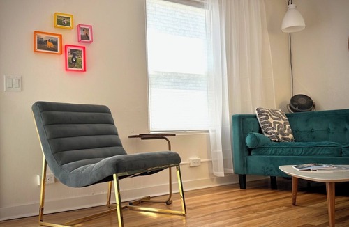 Depot Bench House | Ruby Bungalow- Private Entrance + Yard