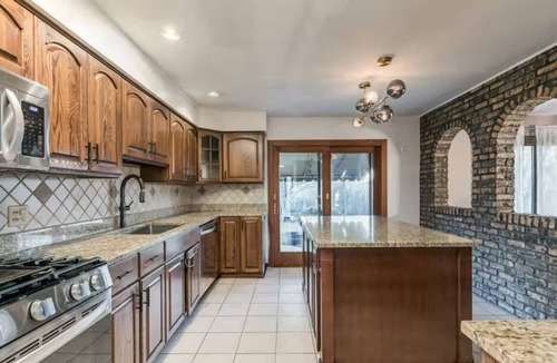 Addison House | Rumble In the JunglenCharming 3-bedroom house in nice Addison with AC, WiFi