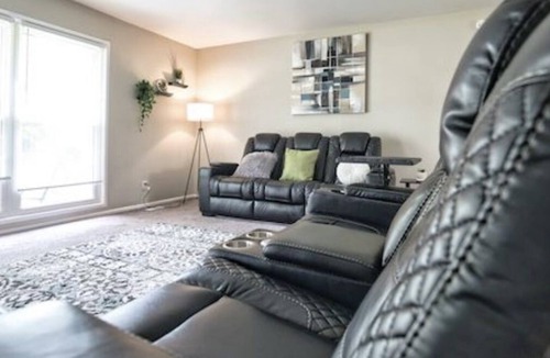 Lawrence House | Rustic 3BR with King Size Bed and Fire Pit