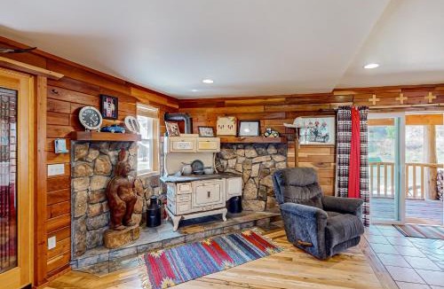 Garden Valley House | Rustic Cabin w/Decks & Hot Tub in Garden Valley!