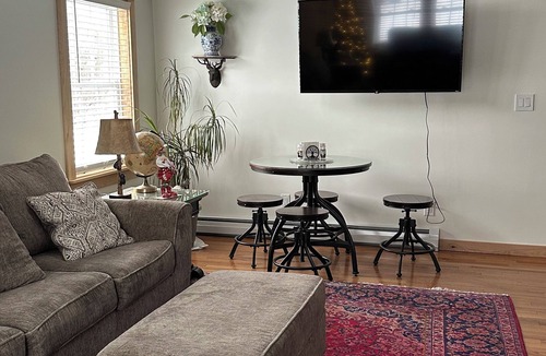 Vernon Apartment | Rustic cozy large 1-bedroom, Queen Size Bed priced per-person rate