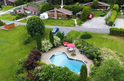 Nominingue Ski Chalet | Rustic experience with heated pool and spa