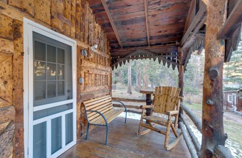 Green Mountain Falls House | Rustic Log Cabin w/Studio ~ 5 Mi to Pikes Peak!