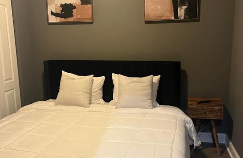East Garfield Park Apartment | Rustic Mix