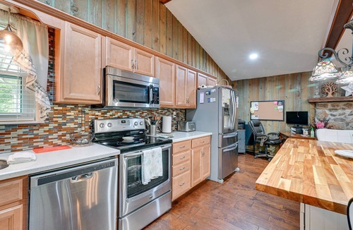 Russell Springs House | Rustic Russell Springs Home Near Marina & Lake!