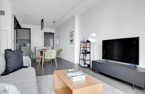 South Loop Apartment | S Loop 2BR w Pool Gym Spa nr Grant Park CHI-740