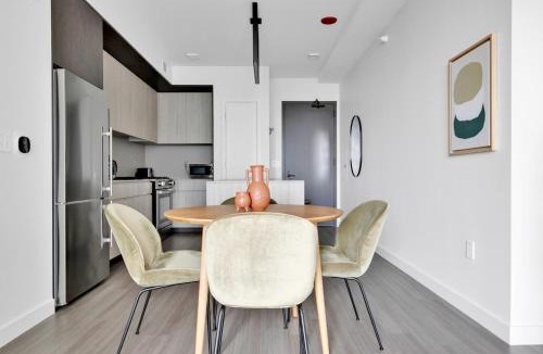 South Loop Apartment | S Loop 2BR w Pool Gym Spa nr Grant Park CHI-740