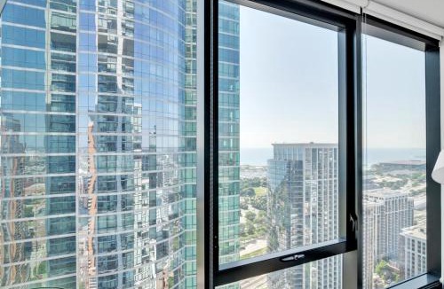 South Loop Apartment | S Loop Studio w Pool Gym Spa nr Grant Park CHI-739