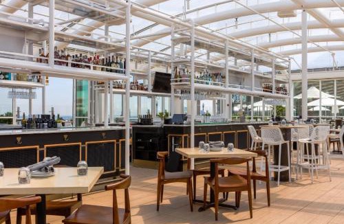 Streeterville Hotel | Sable At Navy Pier Chicago, Curio Collection By Hilton