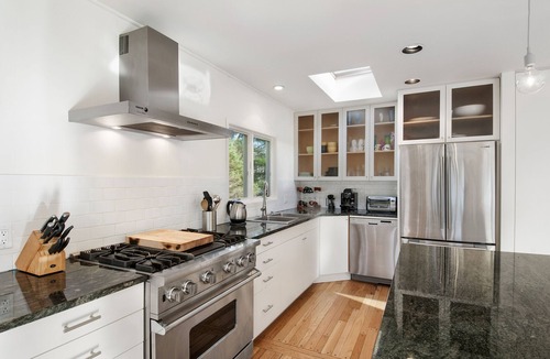 Noyack House | Sag Harbor 1.5 acre CAR and RESIDENT BEACH ACCESS