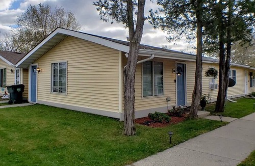 St. Charles Apartment | Saint Charles Lovely 2BD | River Trail, Forest Preserve!
