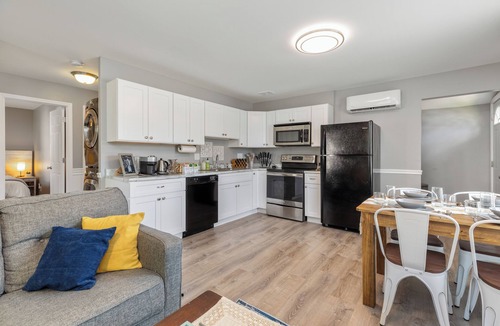 St. Charles Apartment | Saint Charles 2BD | King Bed, Near River Trail!