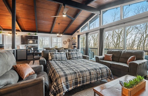 Lake Harmony Estates Cabin | Sauna-HotTub-FirePit-Private Lot