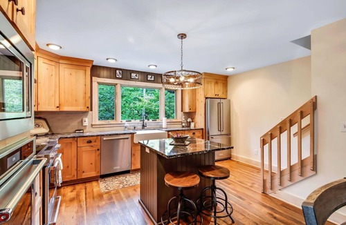 The Galena Territory House | Savor Crisp Fall Days @ Westaway! Spacious Home w/Private Outdoor Hot Tub!