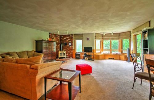 Jackson House | Scenic Bartlett Home w/Deck - 1 Mi to Storyland!