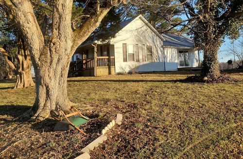 Pomona House | Scenic farm house on the wine trail.