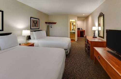 Peoria Hotel | Scenic Riverside Suites: Your Award-Winning Escape Awaits | 4 Units