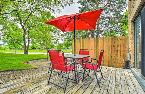 Schaumburg House | Schaumburg Townhome ~ 30 Miles to Chicago!