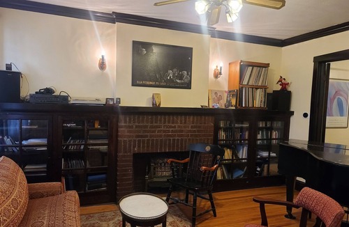 Woodlawn House | Scott House of Woodlawn - Incredible 3-bedroom house in Chicago; AC and extras