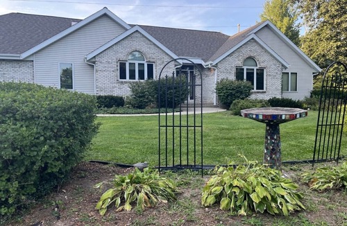 Holcomb House | Secluded 3 bedroom luxury home with 3 car garage.