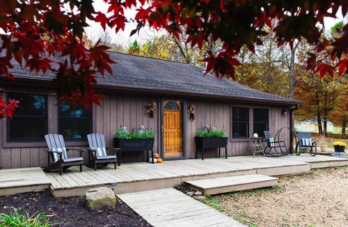 Pomona Cabin | Secluded Cabin. Art. Fast WiFi. Fireplace. New Kitchen