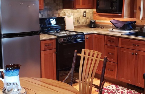 Mahomet Cabin | Secluded cozy 2-bedroom cabin near Champaign in Mahomet on the Sangamon River