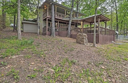Edgemont House | Secluded Edgemont Getaway w/Huge Outdoor Deck!