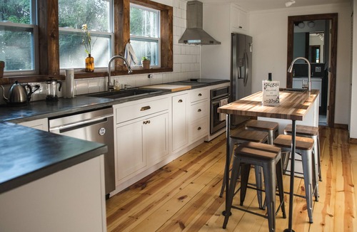 Putnam County House | Secluded farm atop a hill