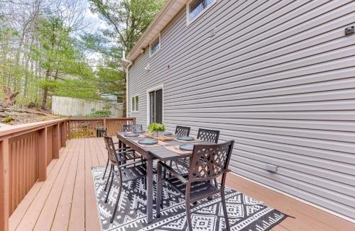 Kerhonkson House | Secluded Kerhonkson Retreat with Deck + Views!