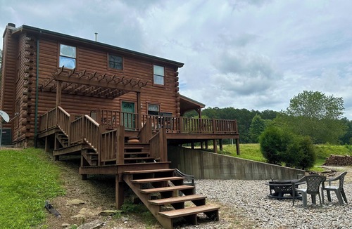 Pope County Cabin | Secluded log cabin in the Shawnee national Forest