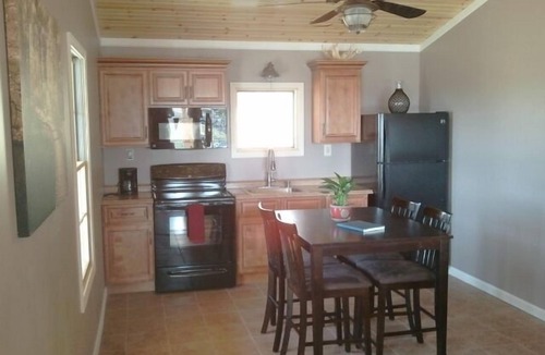 Buncombe Cabin | Secluded Rental Cabin on Southern Illinois Wine Trail, Private Hot Tub