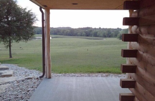 Buncombe Cabin | Secluded Rental Cabin on Southern Illinois Wine Trail, Private Hot Tub