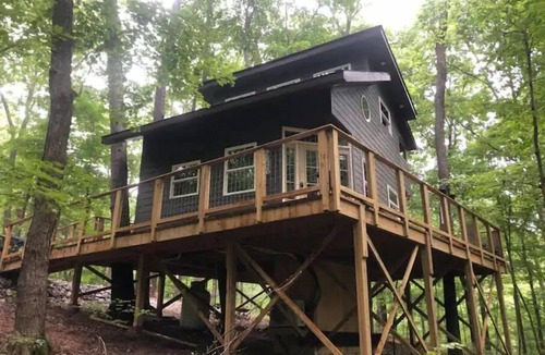 Makanda House | Secluded treehouse with indoor fireplace