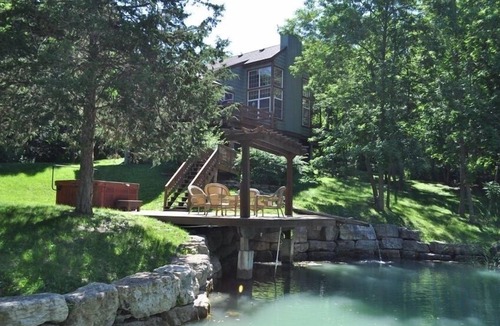 The Galena Territory House | Secluded Wooded Retreat 6- BR, W/Pond, Hot Tub, Sleeps 12+!