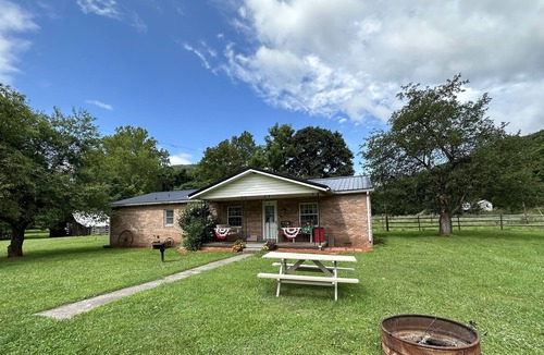Seneca Rocks Cottage | Seneca Rocks Cottage - The Most Majestic View Available!