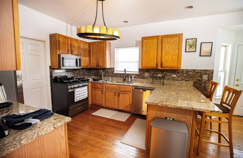Fox Valley House | Serene 5-Bedroom Retreat, Oswego