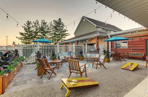 Quincy Hotel | Serene Getaway Near Turtle Lake! Cozy Rooms with Pool Access, Parking