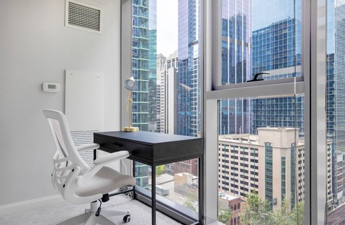 Downtown Chicago Apartment | Serene Loop 1BR w/Gym, Pool & Lounge, 1 block from L, by Blueground