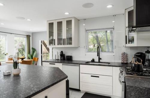 Rockford House | Serene Oasis Near Rock River