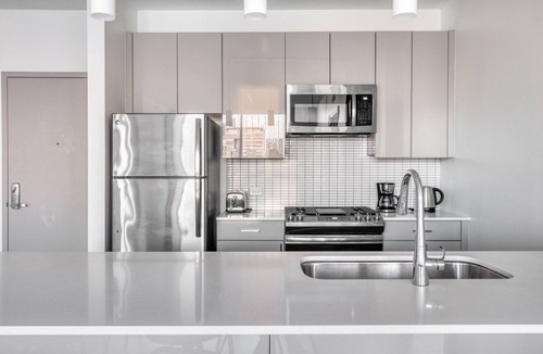 West Loop Apartment | Serene West Loop 2BR w/Gym & Pool in heart of Greektown, by Blueground
