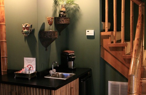 Utica House | Serengeti-Cottage-Jacuzzi-Queen (((( no pet )))