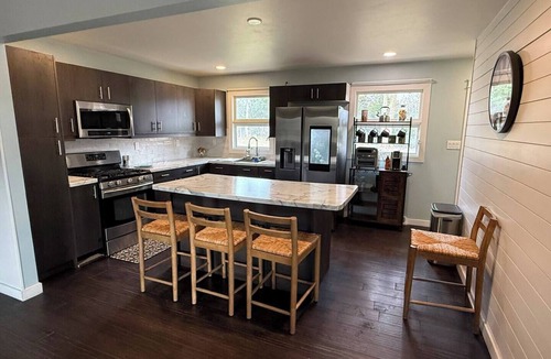 Dixon House | Serenity Dream House. Peaceful 3 bedroom house.