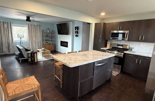Dixon House | Serenity Dream House. Peaceful 3 bedroom house.