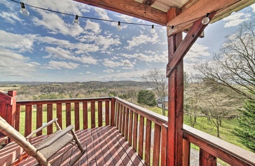 Sevierville House | Sevierville Countryside Getaway with 2 Decks!
