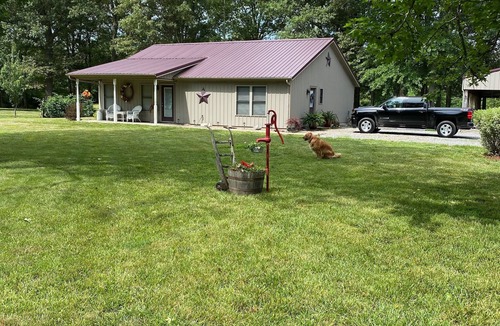 Hurst House | Shady Lakes Escape-w/n minutes from Wineries & Lakes!