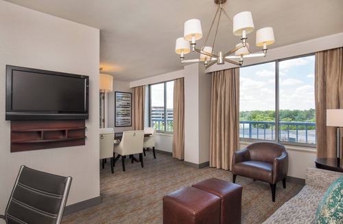 Elk Grove Village Hotel | Sheraton Suites Chicago Elk Grove