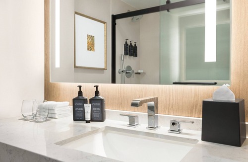 O'Hare Hotel | Sheraton Suites Chicago O'Hare